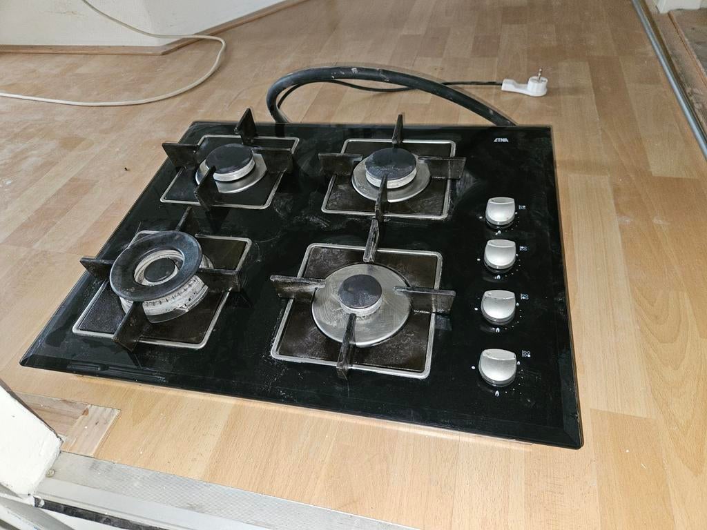 Gebruikt gasfornuis - 4 pitten - Zwart, Witgoed en Apparatuur, Fornuizen, Ophalen, Gebruikt, Minder dan 85 cm, 4 kookzones