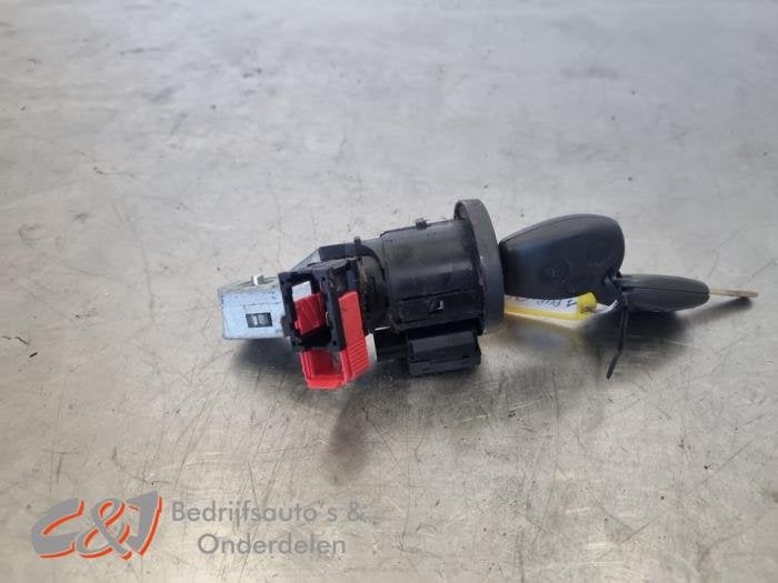 Kontaktslot + Sleutel van een Opel Movano, Gebruikt, -, -, Opel