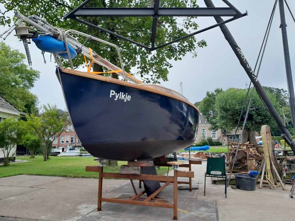 Kolibri 560, Watersport en Boten, Kajuitzeilboten en Zeiljachten, Ophalen, Gebruikt, 4 pk, Viertaktmotor