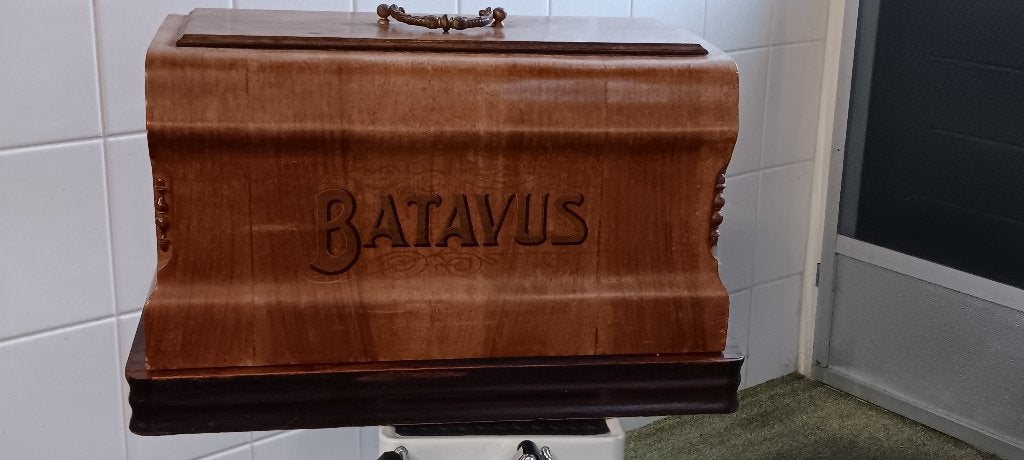 Handnaaimachine merk Batavis, Ophalen