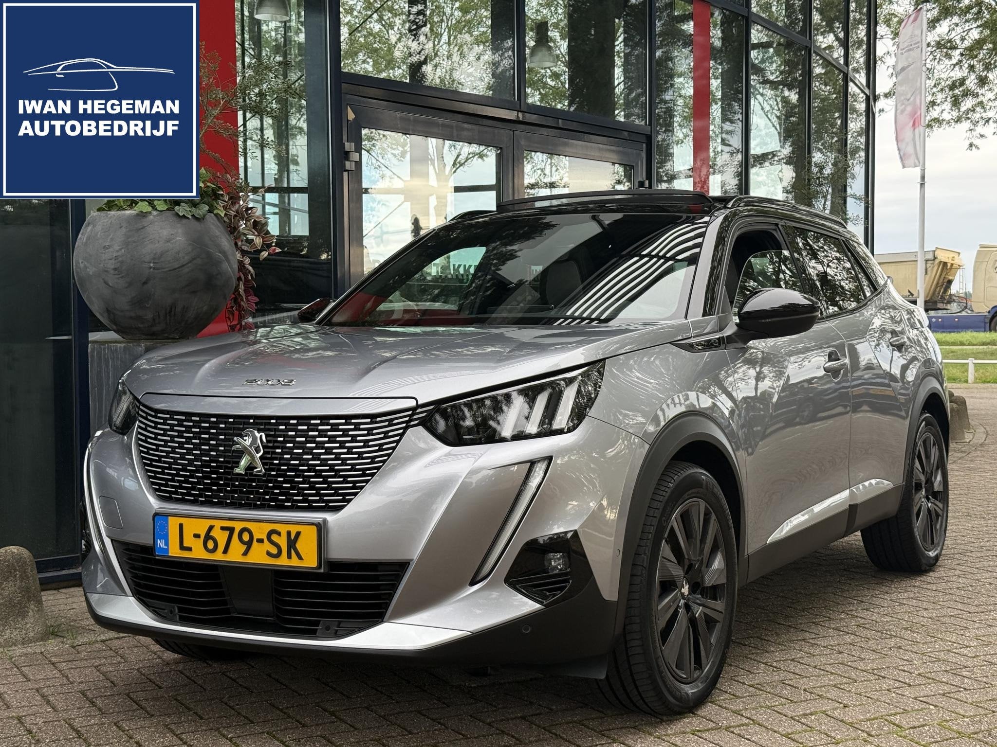Peugeot e-2008 EV GT Pack 50 kWh SOH 92,88% | Panoramadak |, Auto's, 136 pk, Gebruikt, Origineel Nederlands, 1523 kg