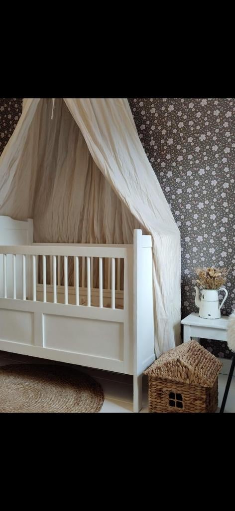 Wit ledikant brocante voor babykamer, Ophalen, Zo goed als nieuw, Ledikant