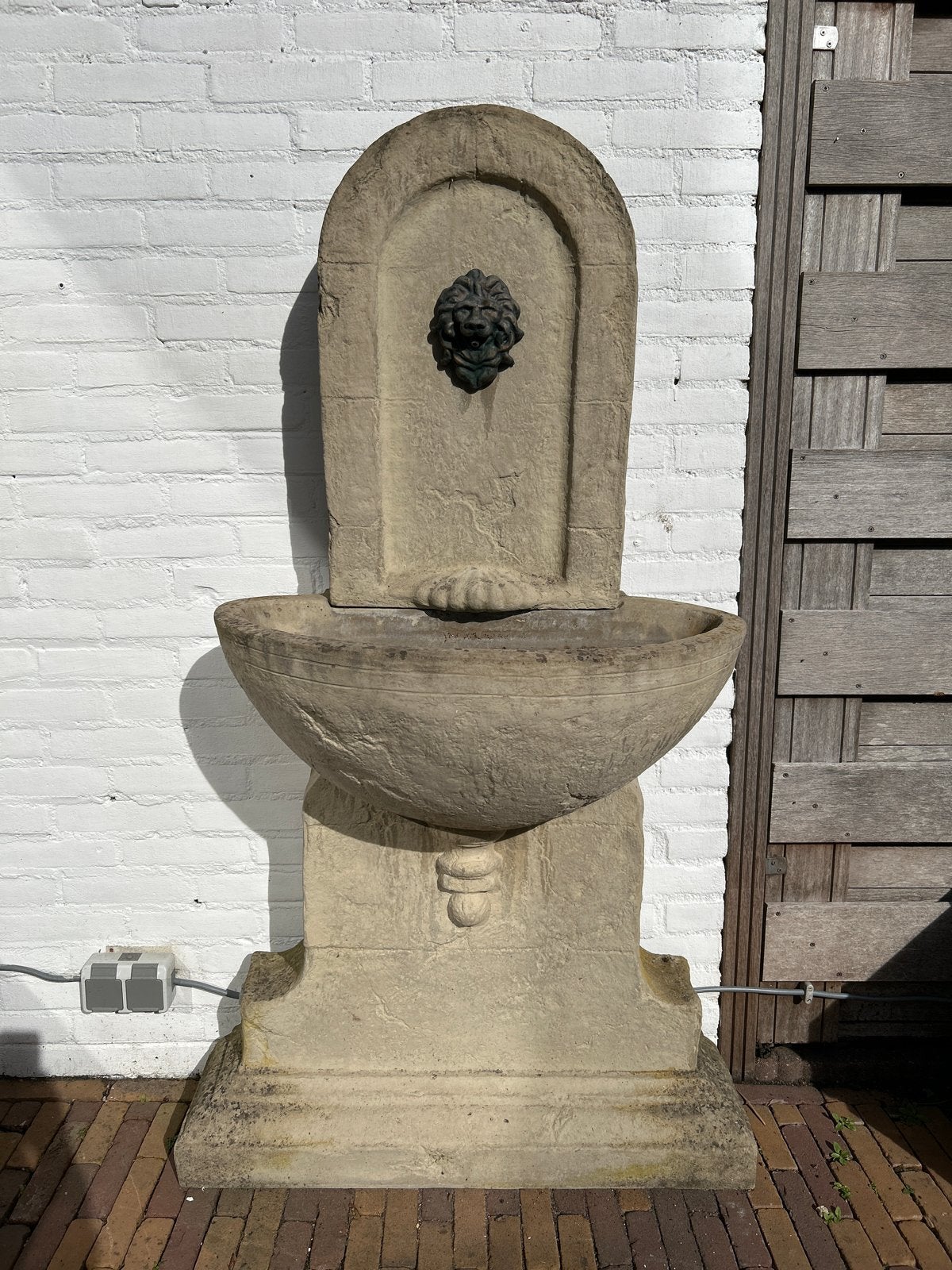 Klassieke natuurstenen wandfontein met leeuwenkop, Tuin en Terras, Ophalen, Gebruikt, Graniet, Fontein
