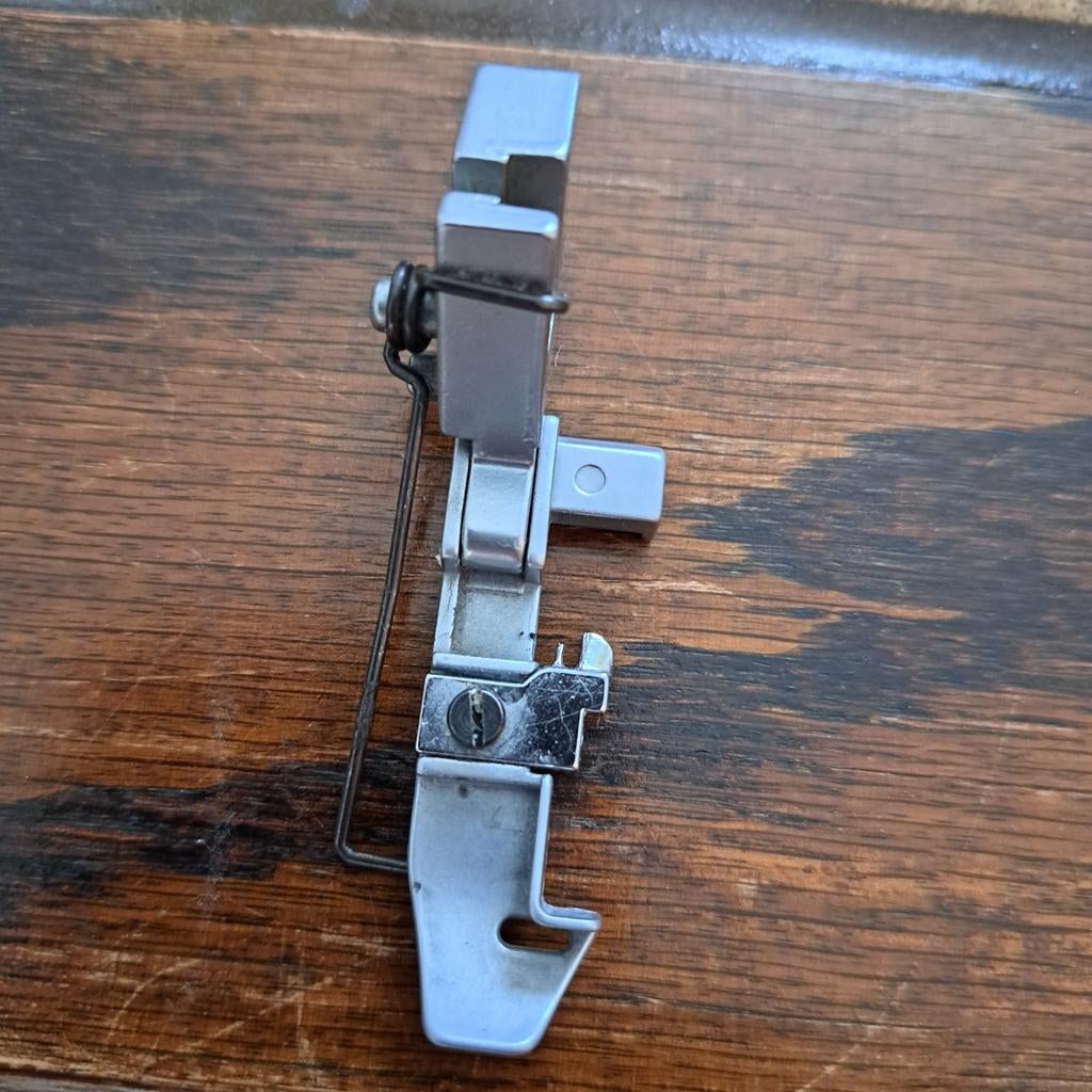 Voetje lockmachine gevraagt., Ophalen of Verzenden, Overige merken