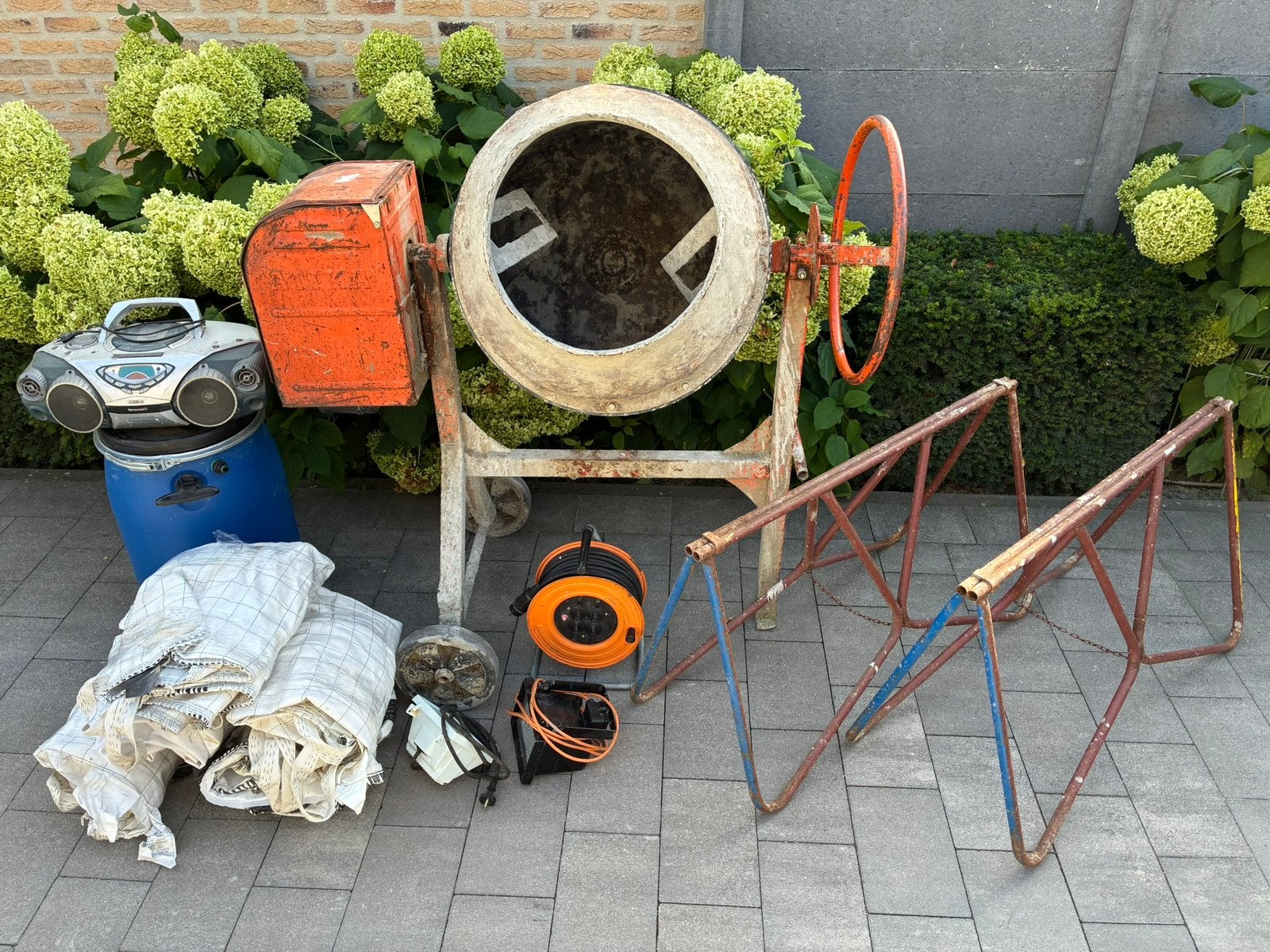 Betonmolen en bouwmaterialen., Ophalen, Gebruikt