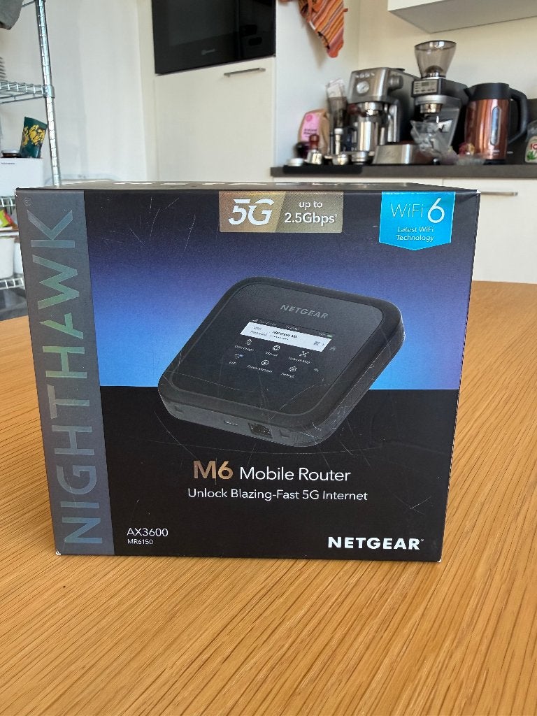 Netgear MR6150 5G router, Computers en Software, Ophalen of Verzenden, Zo goed als nieuw, Router, NETGEAR