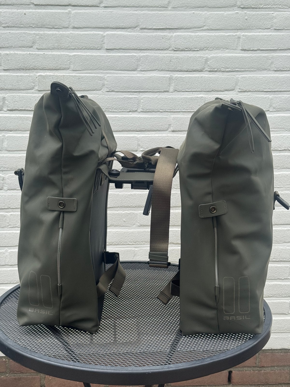 BASIL Soho dubbele fietstas 41 liter, mosgroen, MIK adapter, Fietsen en Brommers, Fietsaccessoires | Fietstassen, Ophalen of Verzenden