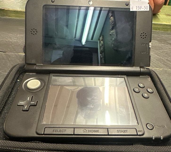 Nintendo 3DS met 6 games en beschermhoes zonder oplader ., 3701JG, Zwart, Kringloopdemarktzeist, Ophalen of Verzenden