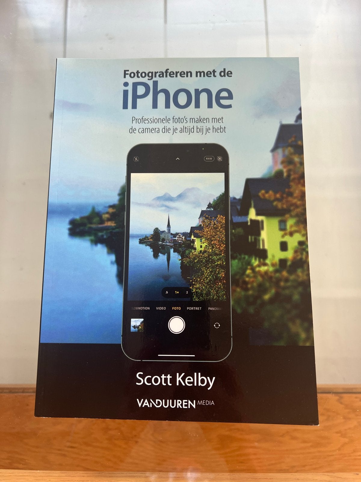 Fotograferen met de iPhone: Professionele foto's maken, Ophalen of Verzenden, Zo goed als nieuw, Fotografie algemeen