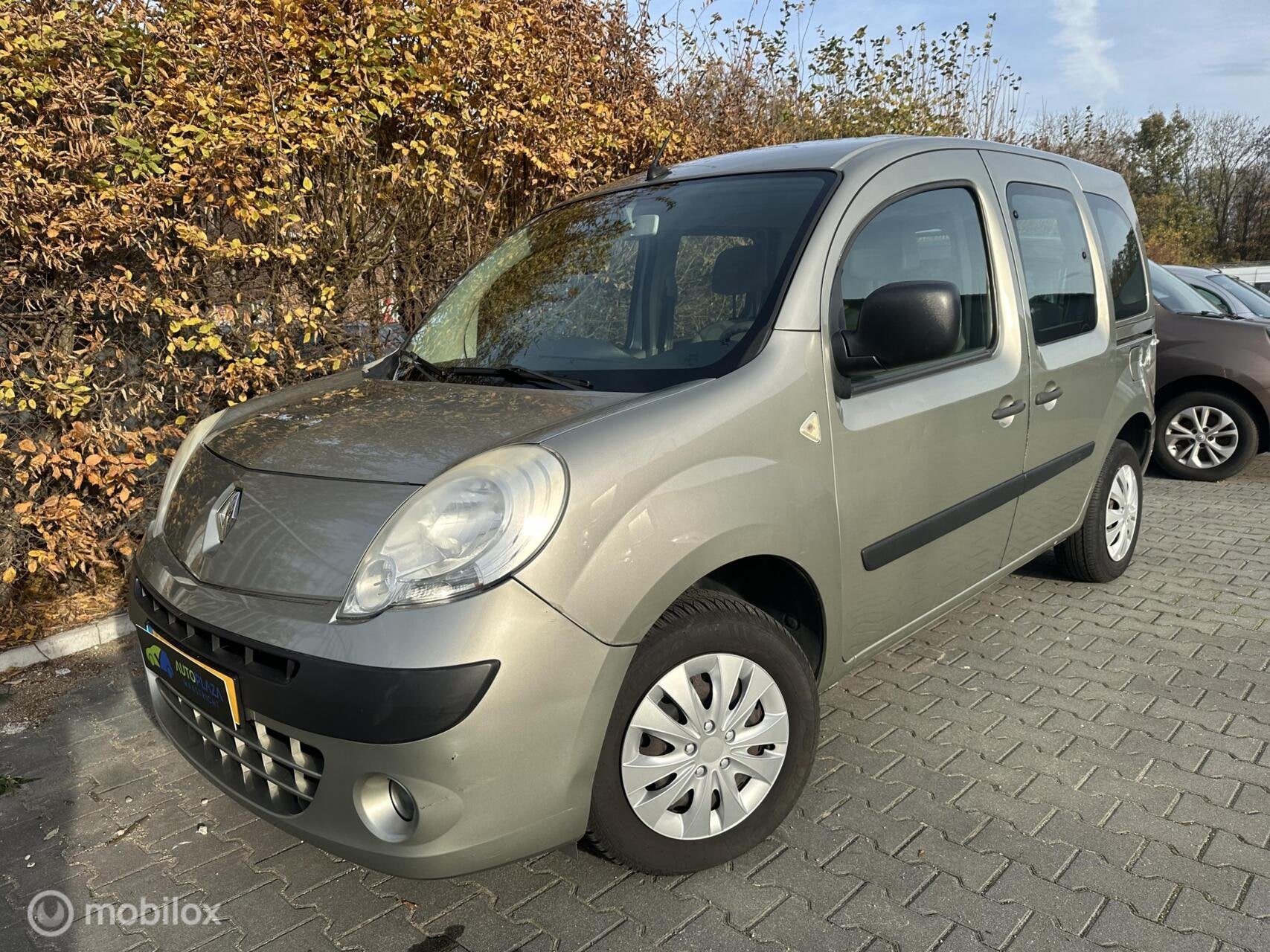 Renault Kangoo Family 1.6-16V / Automaat / netjes !, Auto's, Gebruikt, 4 cilinders, Bedrijf, 1405 kg