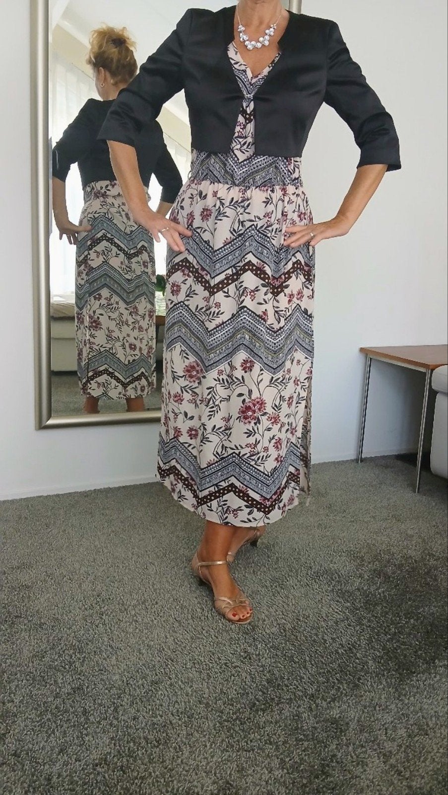 Zomerse maxi-jurk met bloemenprint e6n zigzagpatroon, Ophalen of Verzenden, Zo goed als nieuw, Maat 42/44 (L), Onder de knie