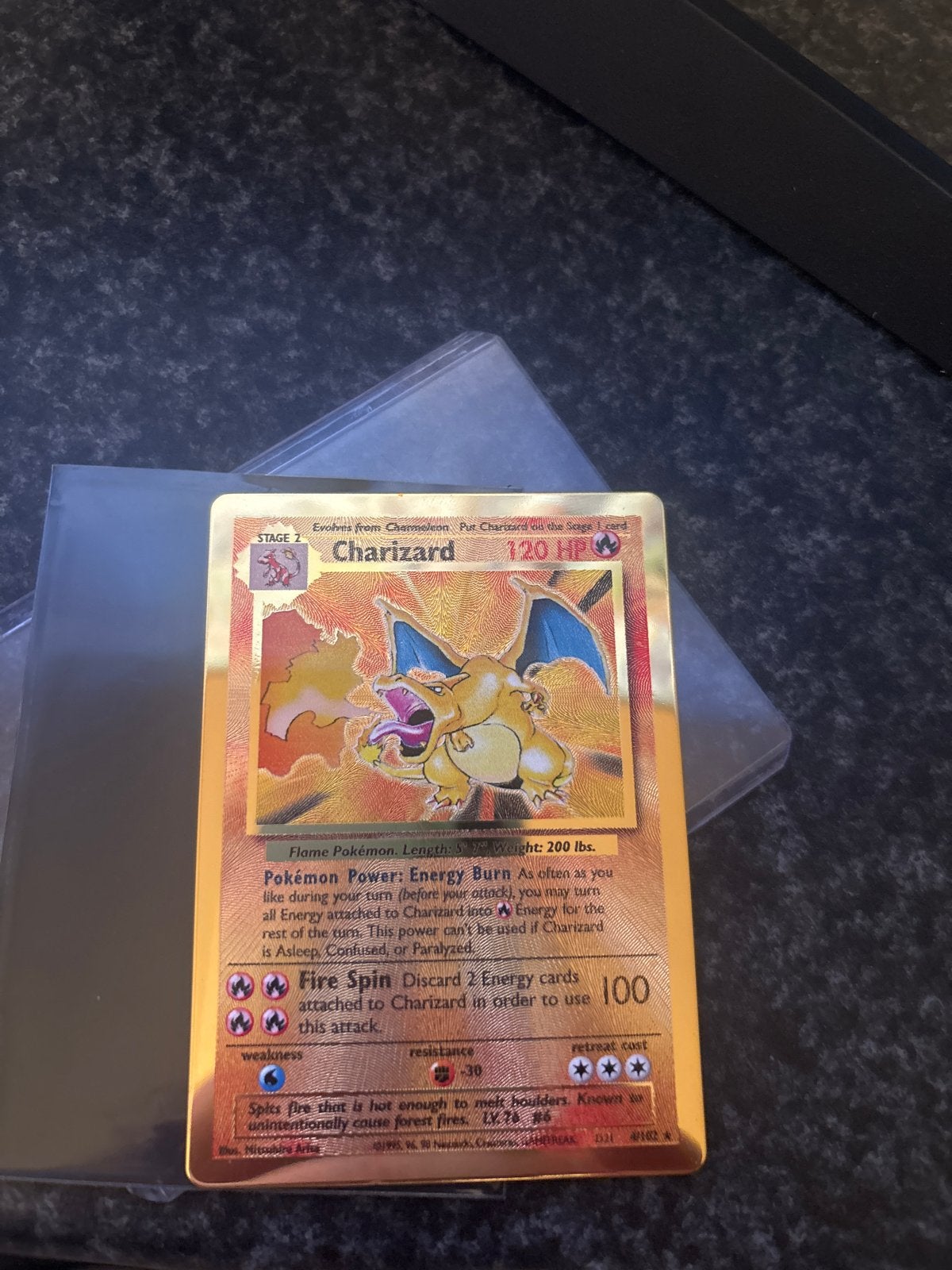 Gouden Charizard Pokémon kaart, Ophalen of Verzenden, Zo goed als nieuw, Losse kaart, Foil