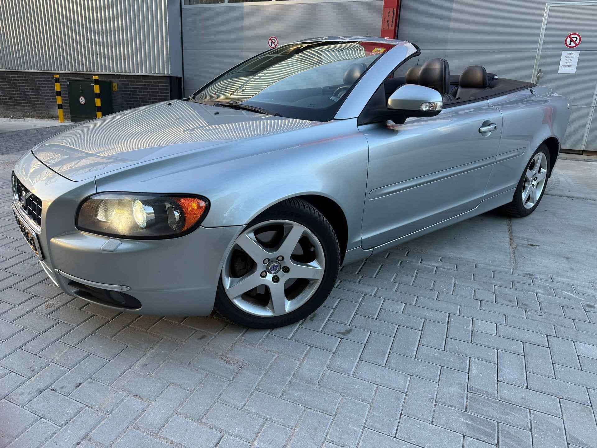 Volvo C70 Convertible 2.4 Momentum, Auto's, Volvo, C70, Gebruikt, Cabriolet, 4 stoelen