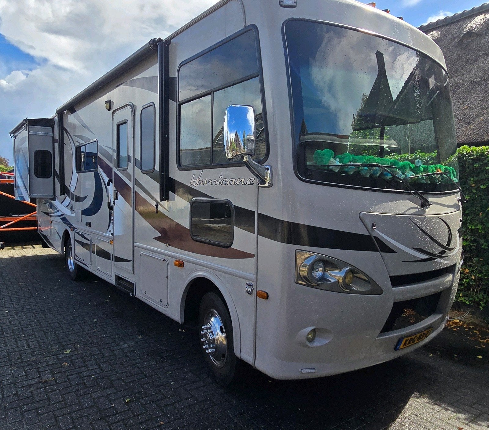 Zeer nette en ruime zgan Amerikaanse usa camper