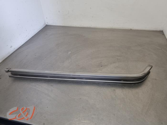 Schuifdeur Rail rechts van een Volkswagen Caddy, Gebruikt, -, Volkswagen, -