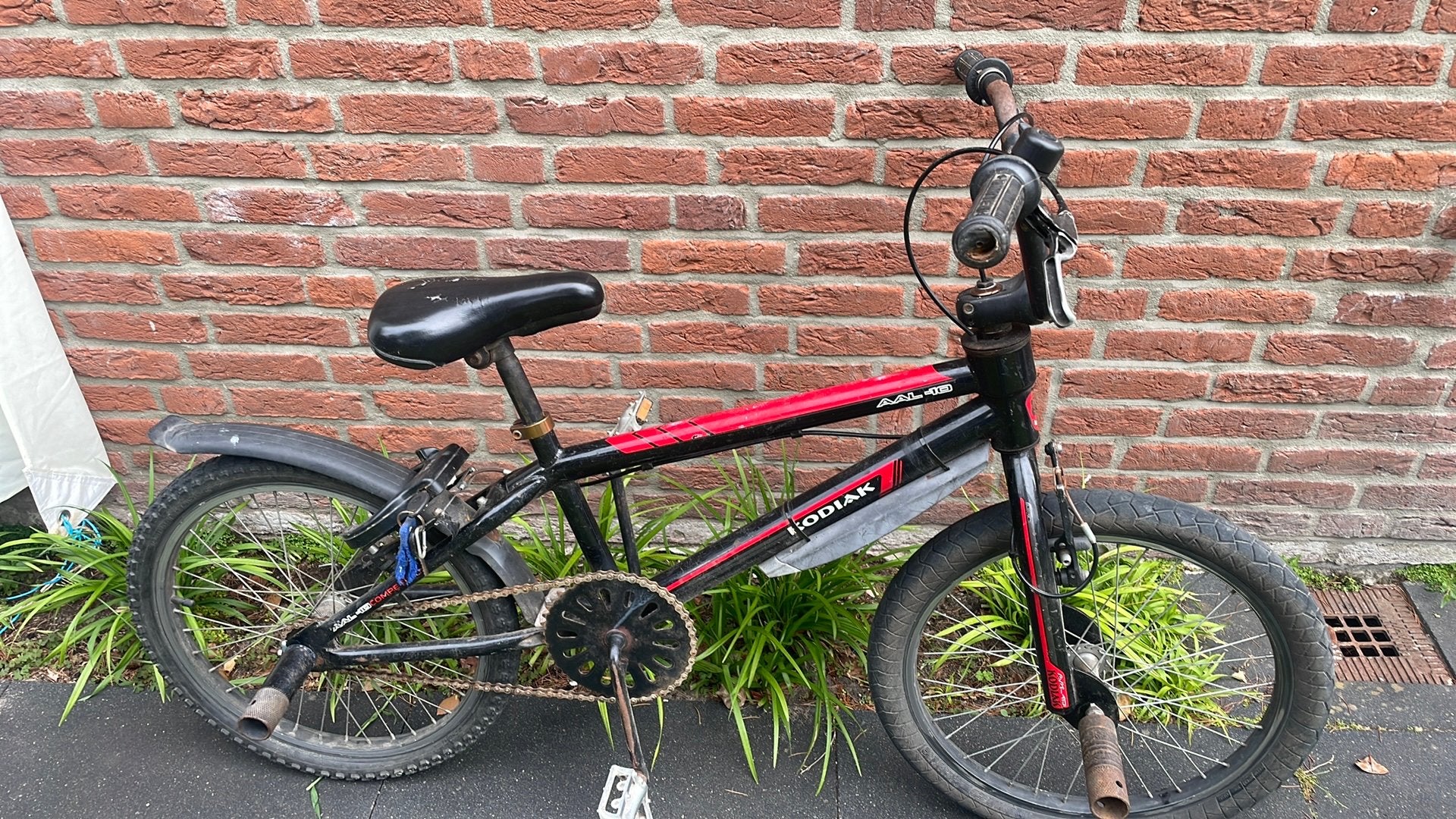 Kodiak aal 10 bmx zwart/ rood, Fietsen en Brommers, Fietsen | Crossfietsen en BMX, Ophalen, Zo goed als nieuw, Staal, 24 inch of meer