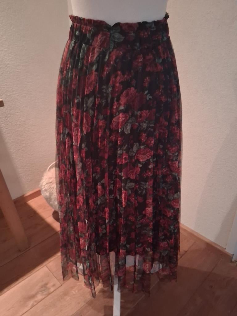 Mooie plissé rok maat S., Ophalen of Verzenden, Zo goed als nieuw, Maat 38/40 (M), Onder de knie