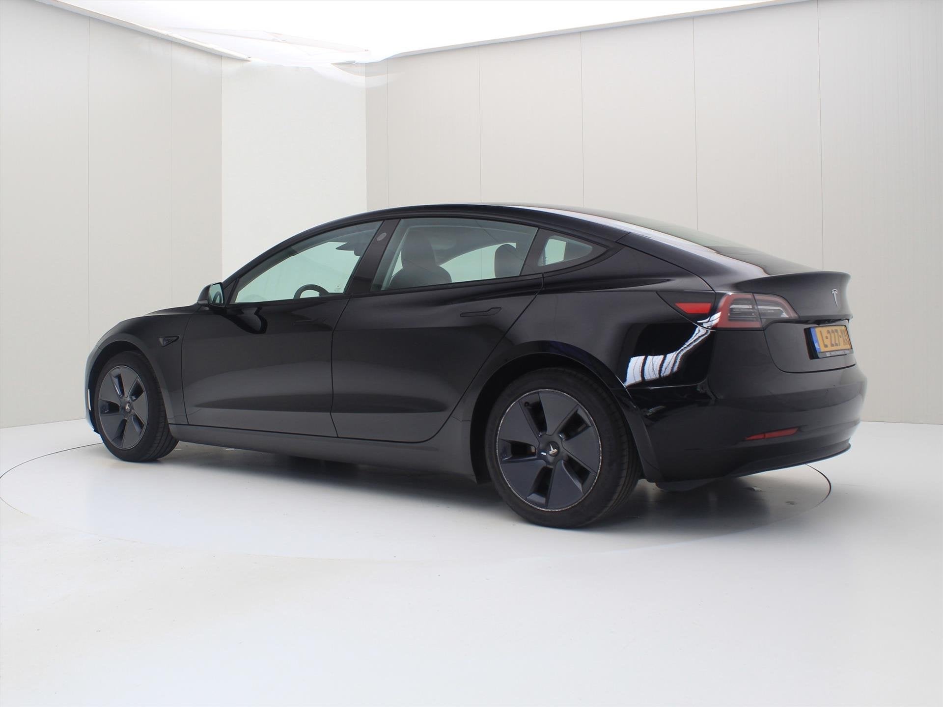 Tesla Model 3 Standard RWD Plus FACELIFT [ LFP-ACCU+WARMTEPO, Automaat, Dealer onderhouden, Achterwielaandrijving, Gebruikt
