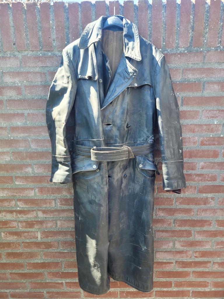 Lederen lange solex/brommer jas, Ophalen