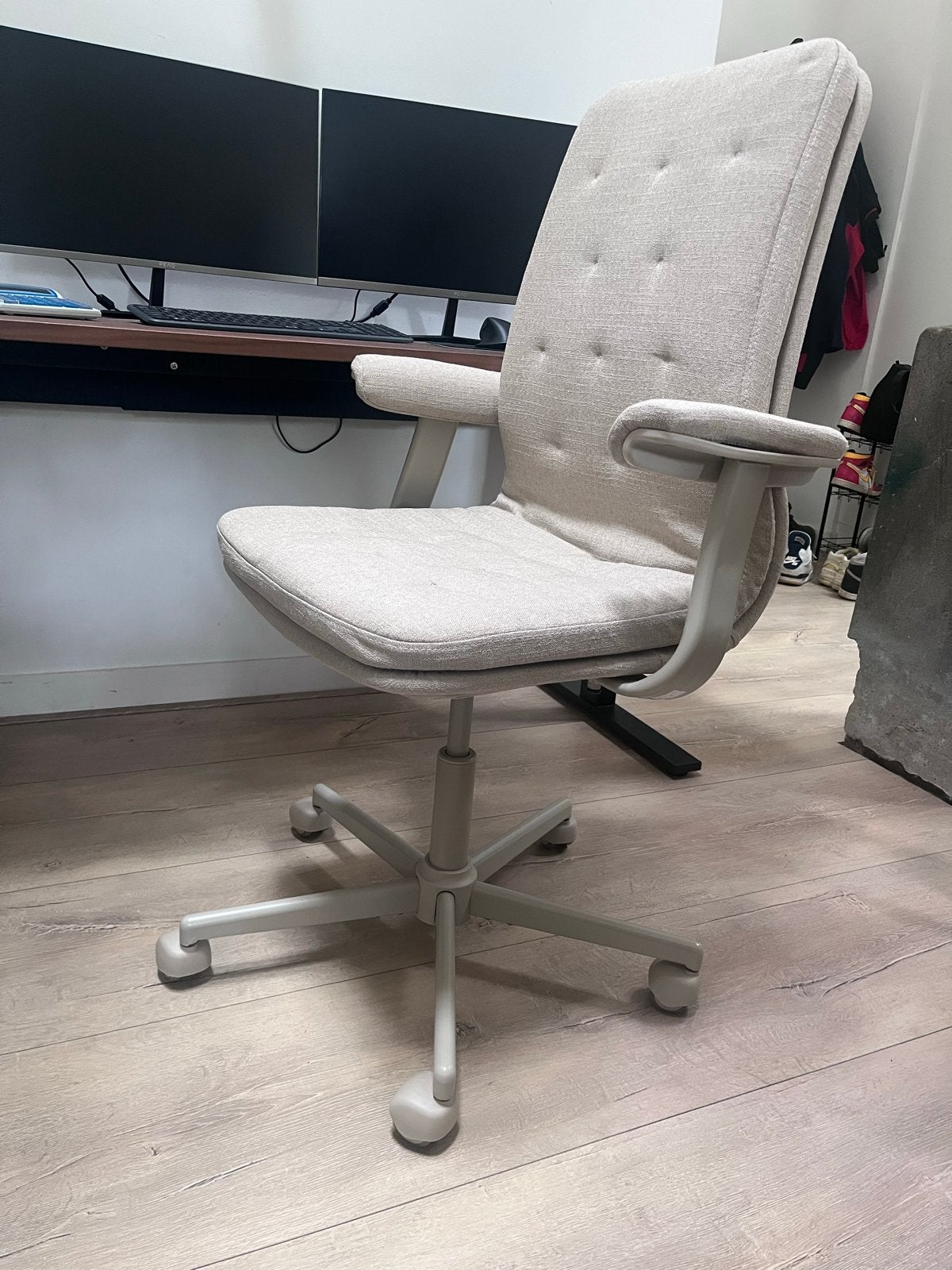 IKEA MULLFJÄLLET Beige Bureaustoel met armleuningen, Huis en Inrichting, Bureaustoelen, Zo goed als nieuw, Bureaustoel, Beige
