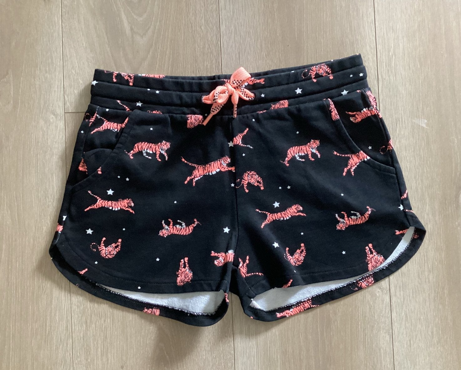 Vingino jogging korte broek tijgers maat 14 164 nieuw, Ophalen of Verzenden, Nieuw, Meisje, Broek
