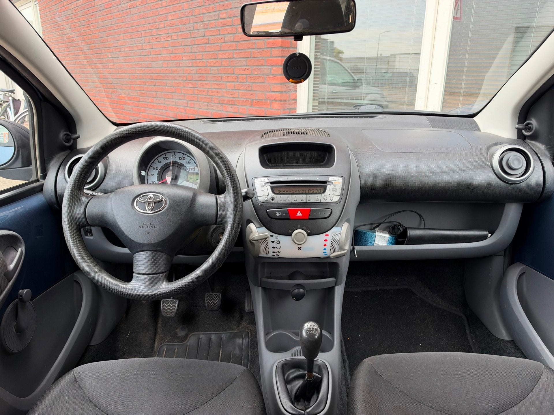 Toyota Aygo 1.0-12V Access / 5DRS / ESP / Radio-CD, Voorwielaandrijving, Stof, Gebruikt, Met garantie (alle)