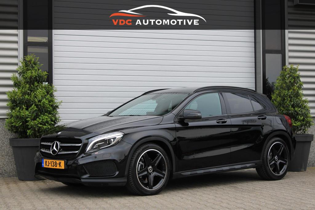 Mercedes-Benz GLA-Klasse 180 AMG Xenon | Navi | Cruisecontro, Gebruikt, 4 cilinders, 715 kg, Leder en Stof