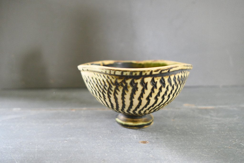 Vintage bloempot op voet met berkenbast textuur, Rond, Binnen, Ophalen of Verzenden, Zo goed als nieuw