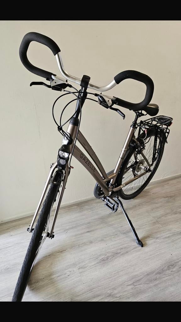 Fietsen 28 inch wielen damsfiets, Fietsen en Brommers, Ophalen, Zo goed als nieuw, Gazelle