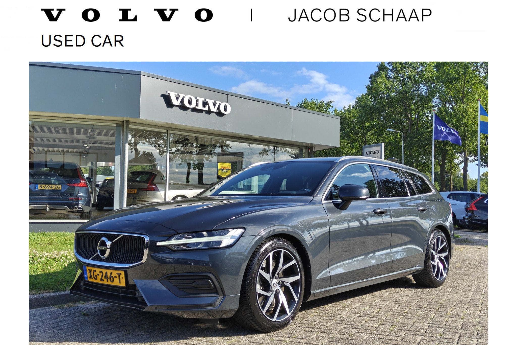 Volvo V60 T5 252PK Momentum | BLIS | Trekhaak | Elektr. Koff, 15 km/l, 4 cilinders, 93 €/maand, Zilver of Grijs