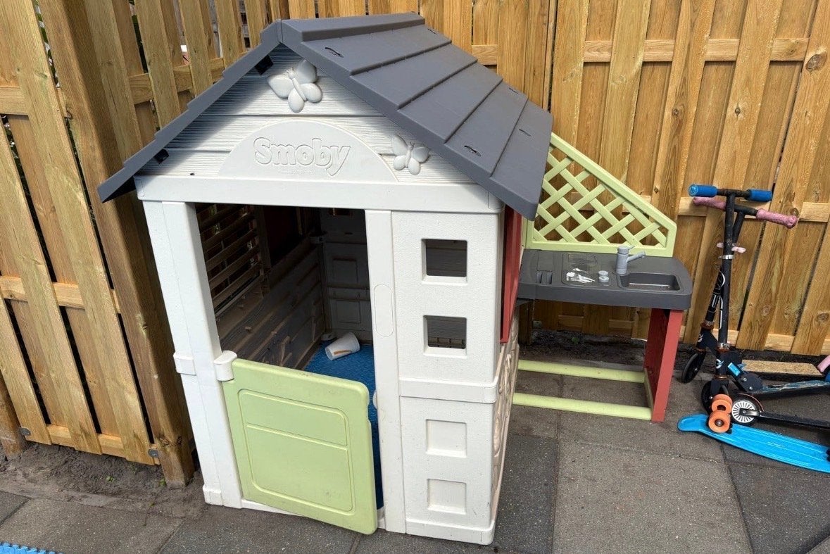 Smoby Speelhuisje met Buitenkeuken, Ophalen, Zo goed als nieuw, Kunststof