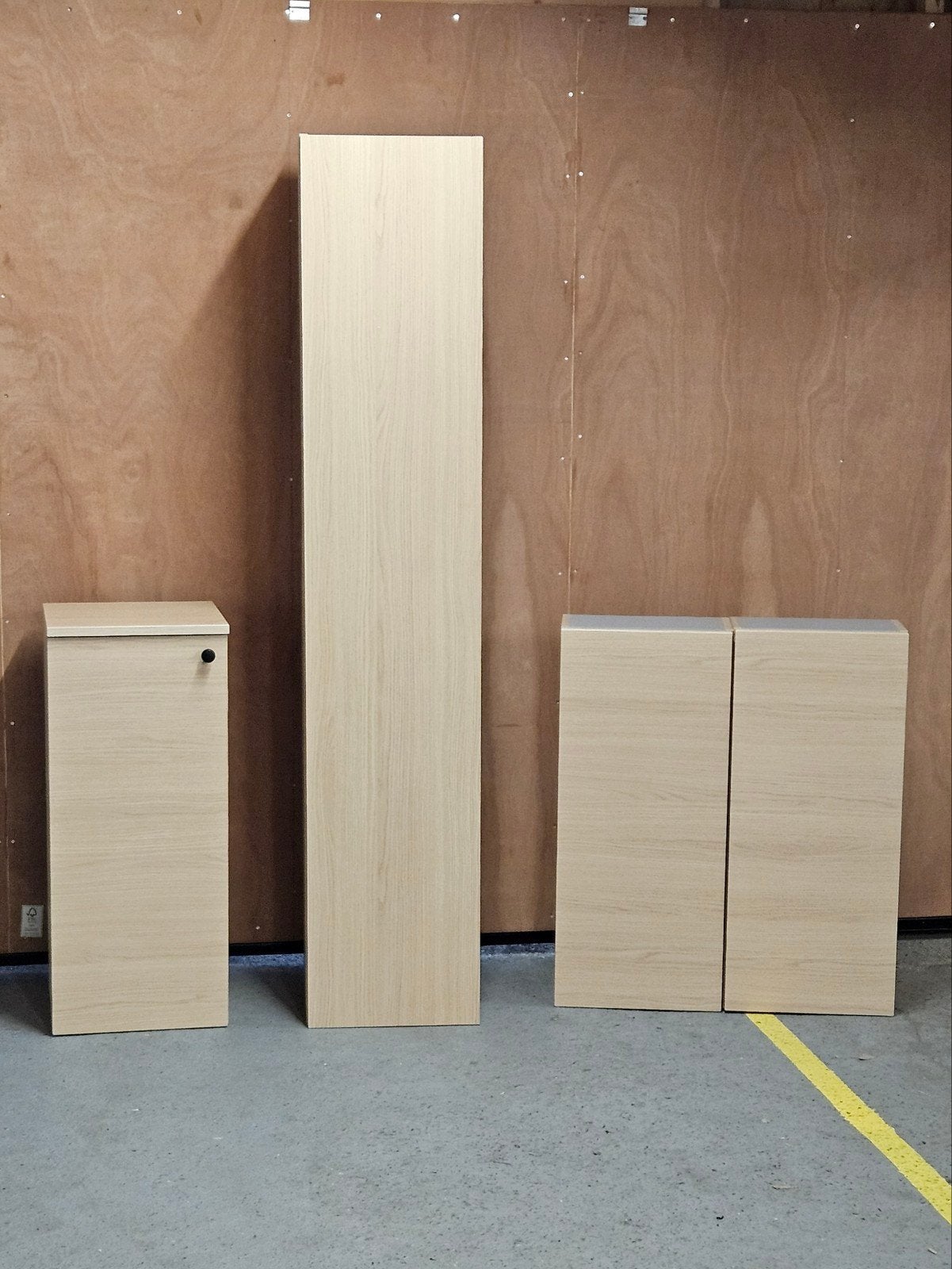 set van drie Nordic eiken badkamerkasten., Ophalen, (Half)hoge kast, Minder dan 50 cm, Nieuw