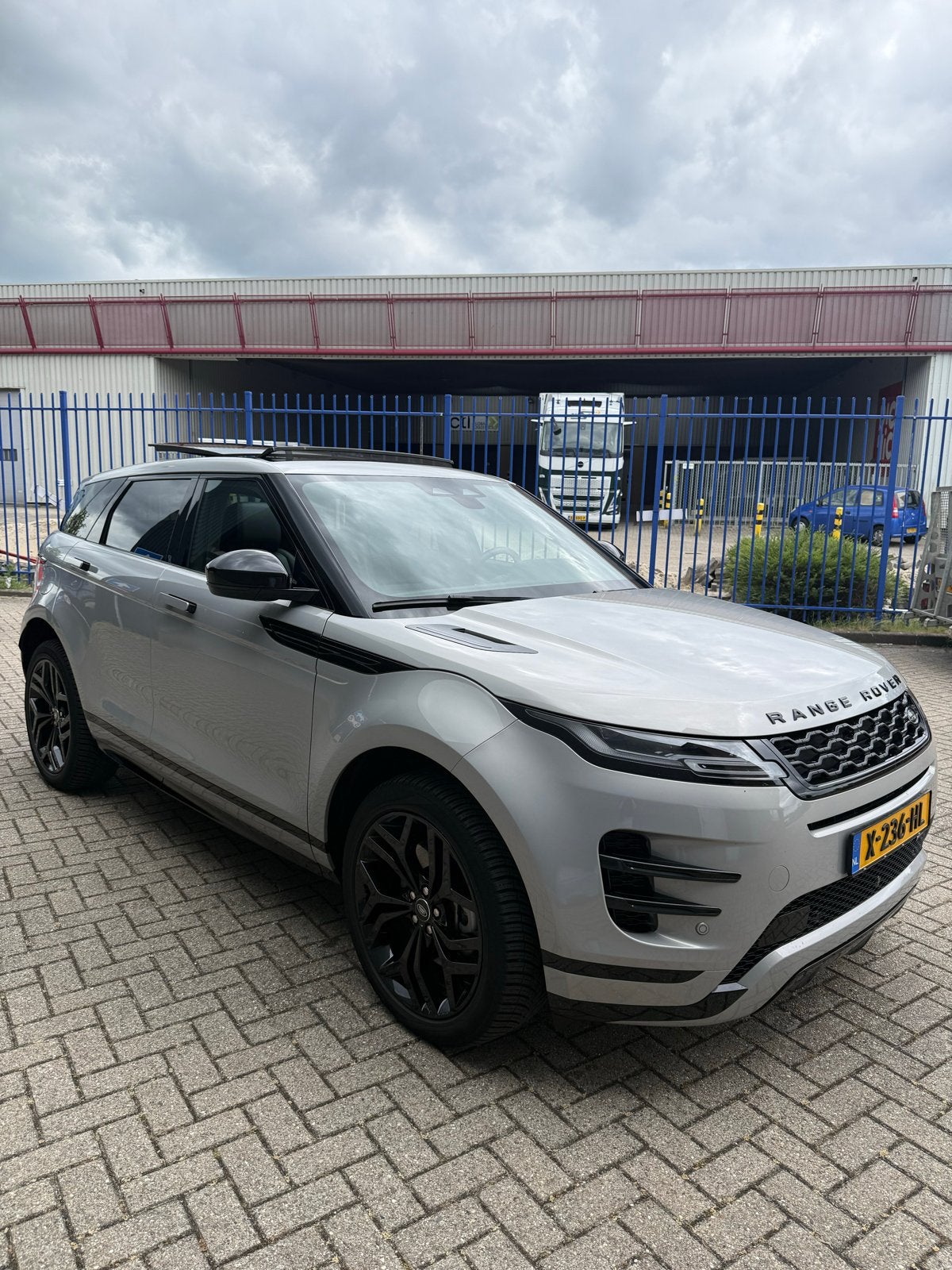 Land Rover Range Rover Evoque P300e 309pk Phev AWD Aut 2023, Automaat, 1498 cc, Zwart, 2092 kg