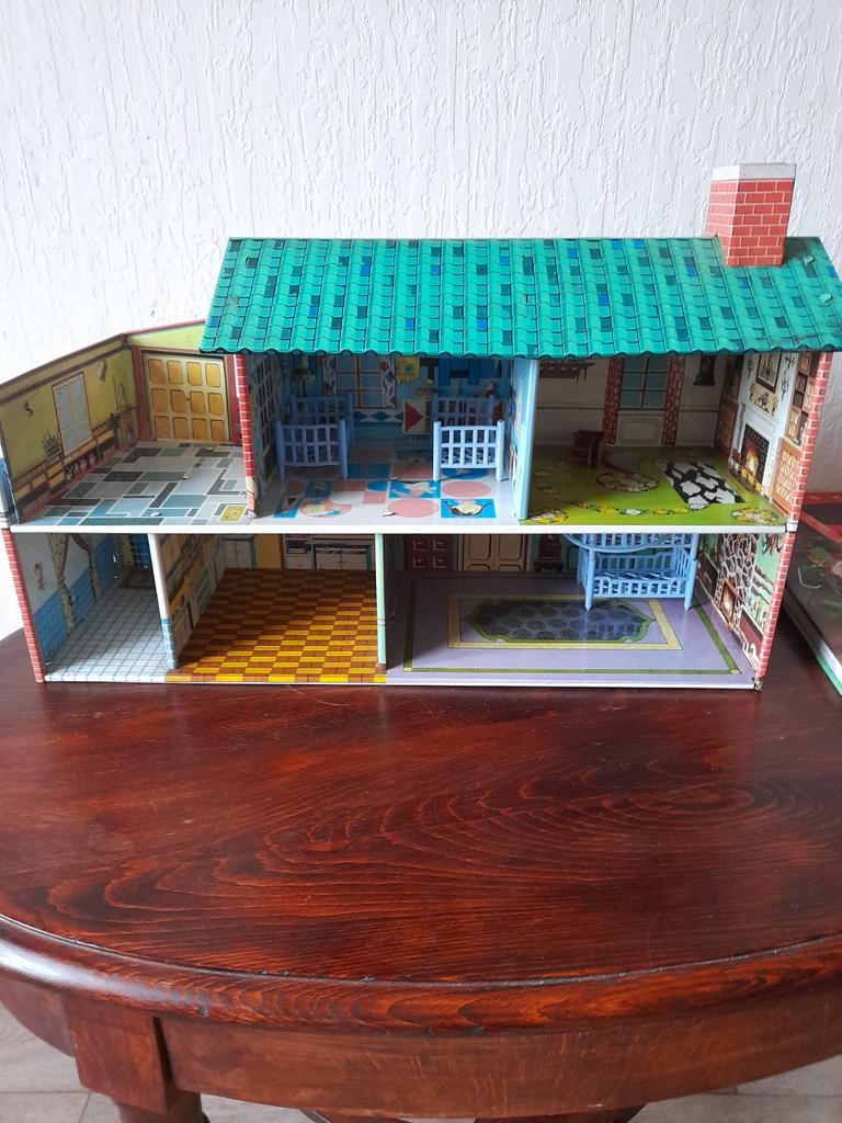 Mooi blikken.poppenhuis.  ., Verzamelen, Poppenhuizen en Toebehoren, Ophalen, Gebruikt, Poppenhuis