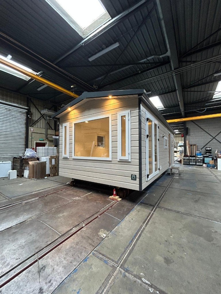 nieuw chalet te koop 8 x 3,77 meter incl Plaatsen, Tot en met 4