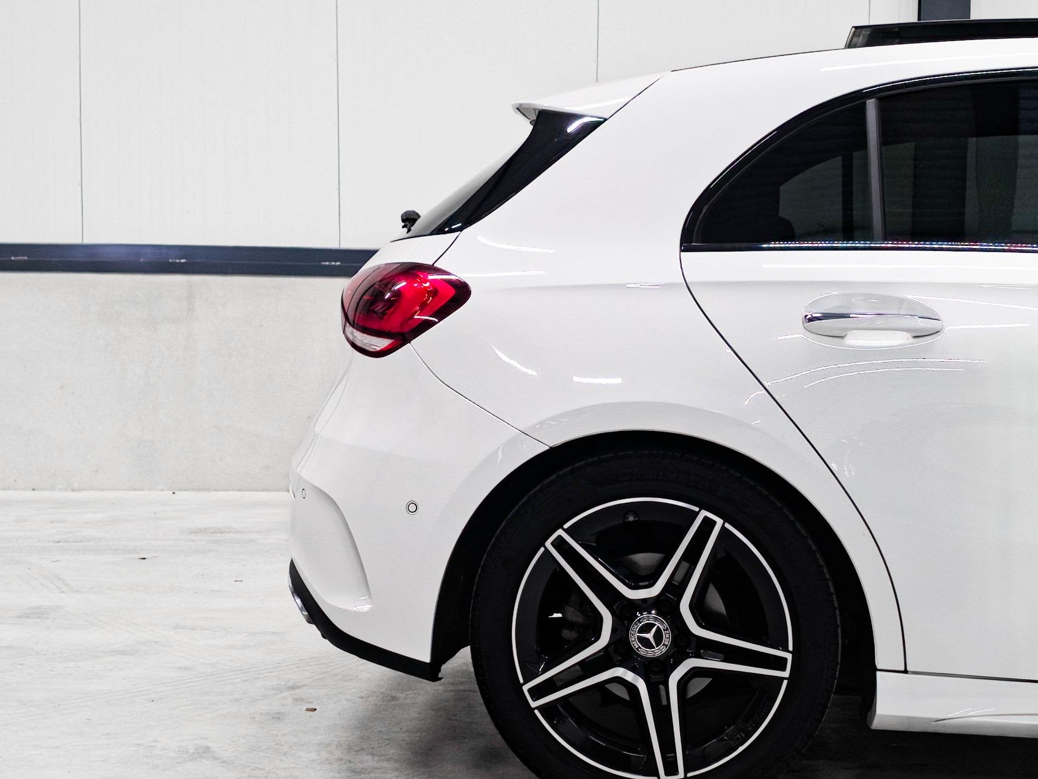 Foto 14 van Mercedes-Benz A-klasse 180 AMG | Burmester | Panoramadak | M