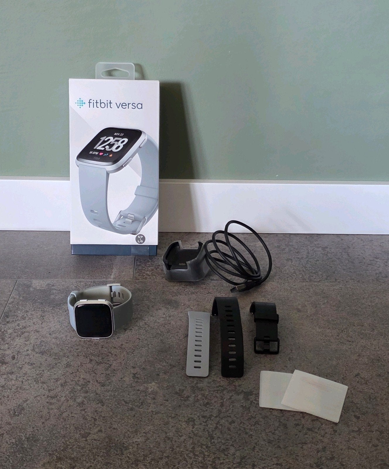 Fitbit Versa smartwatch sport horloge zilver met accessoires, Ophalen of Verzenden, Gebruikt, Fitbit