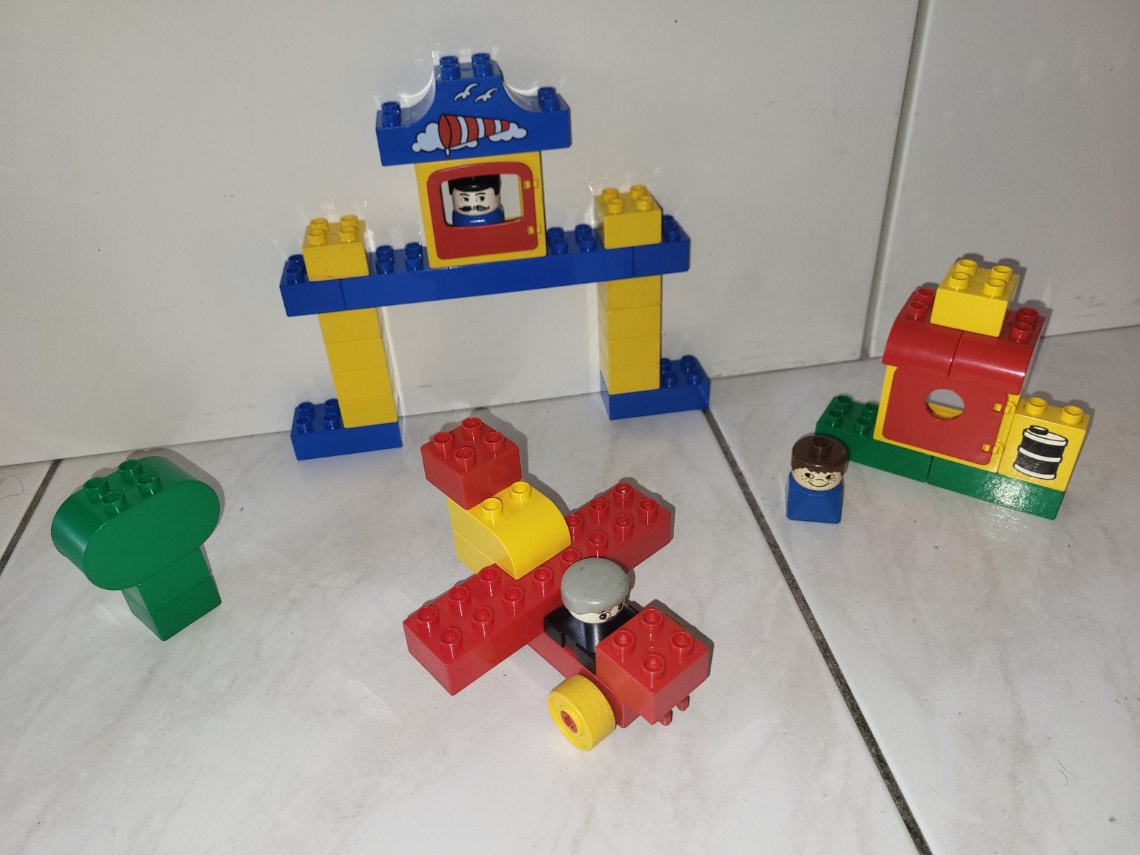 Duplo basisset vliegschool, Kinderen en Baby's, Gebruikt, Ophalen of Verzenden, Duplo, Duplo
