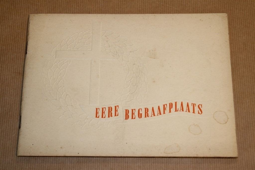 Eerebegraafplaats Bloemendaal 1940-1945 - Originele uitg, Boeken, Ophalen of Verzenden, Gelezen