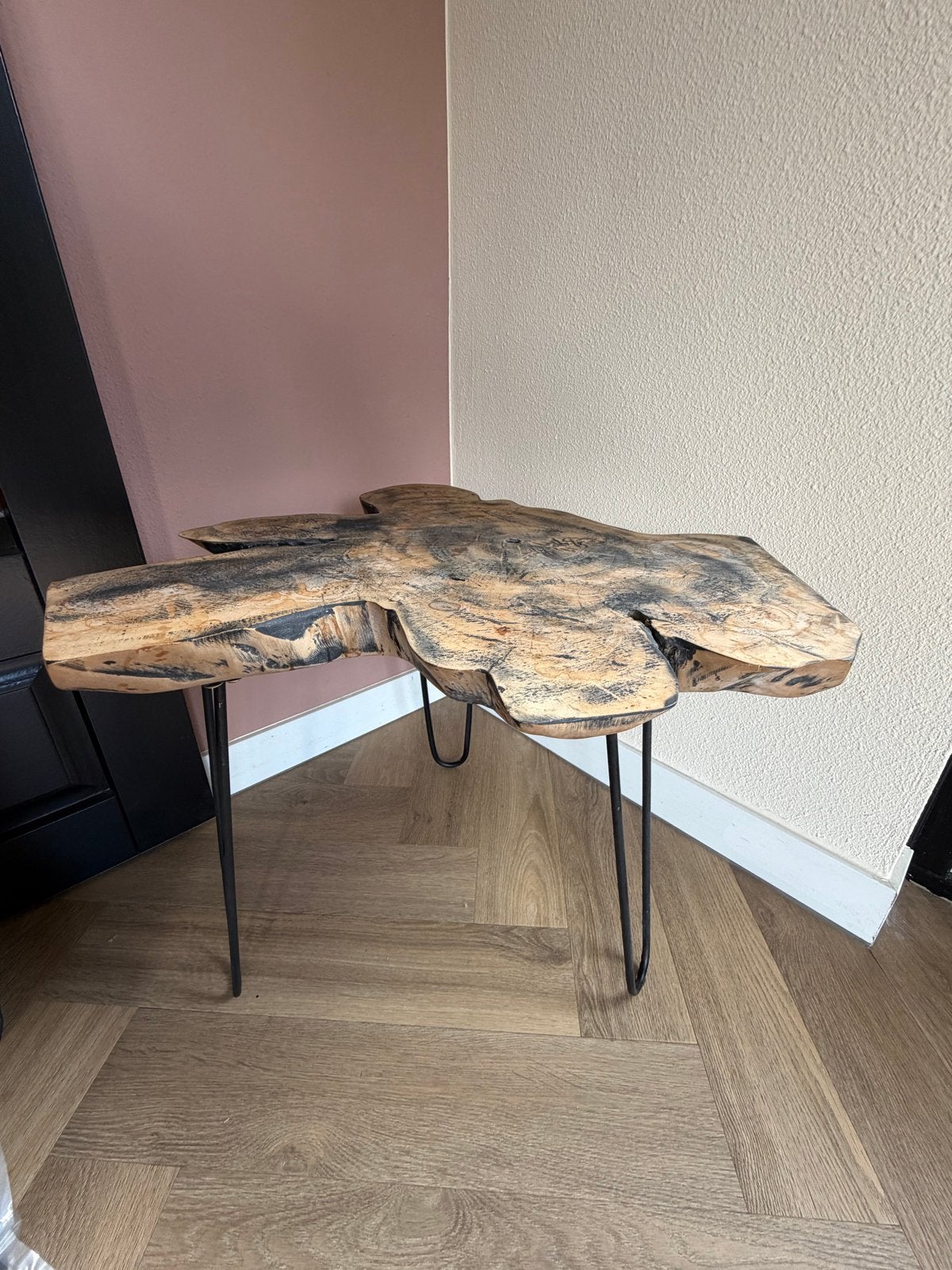 Unieke salontafel van boomstam met metalen poten, Ophalen, 100 tot 150 cm, 50 tot 100 cm, Zo goed als nieuw
