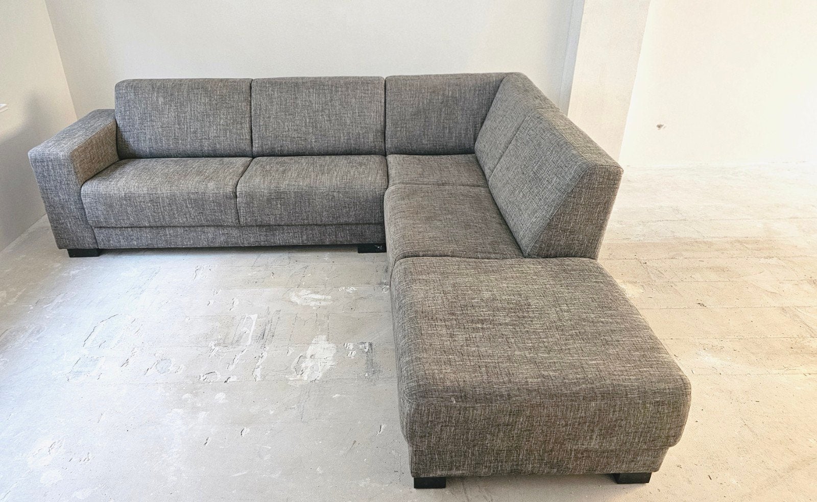 Grijze stoffen hoekbank met chaise longue, Huis en Inrichting, Ophalen, Gebruikt, Vierpersoons of meer