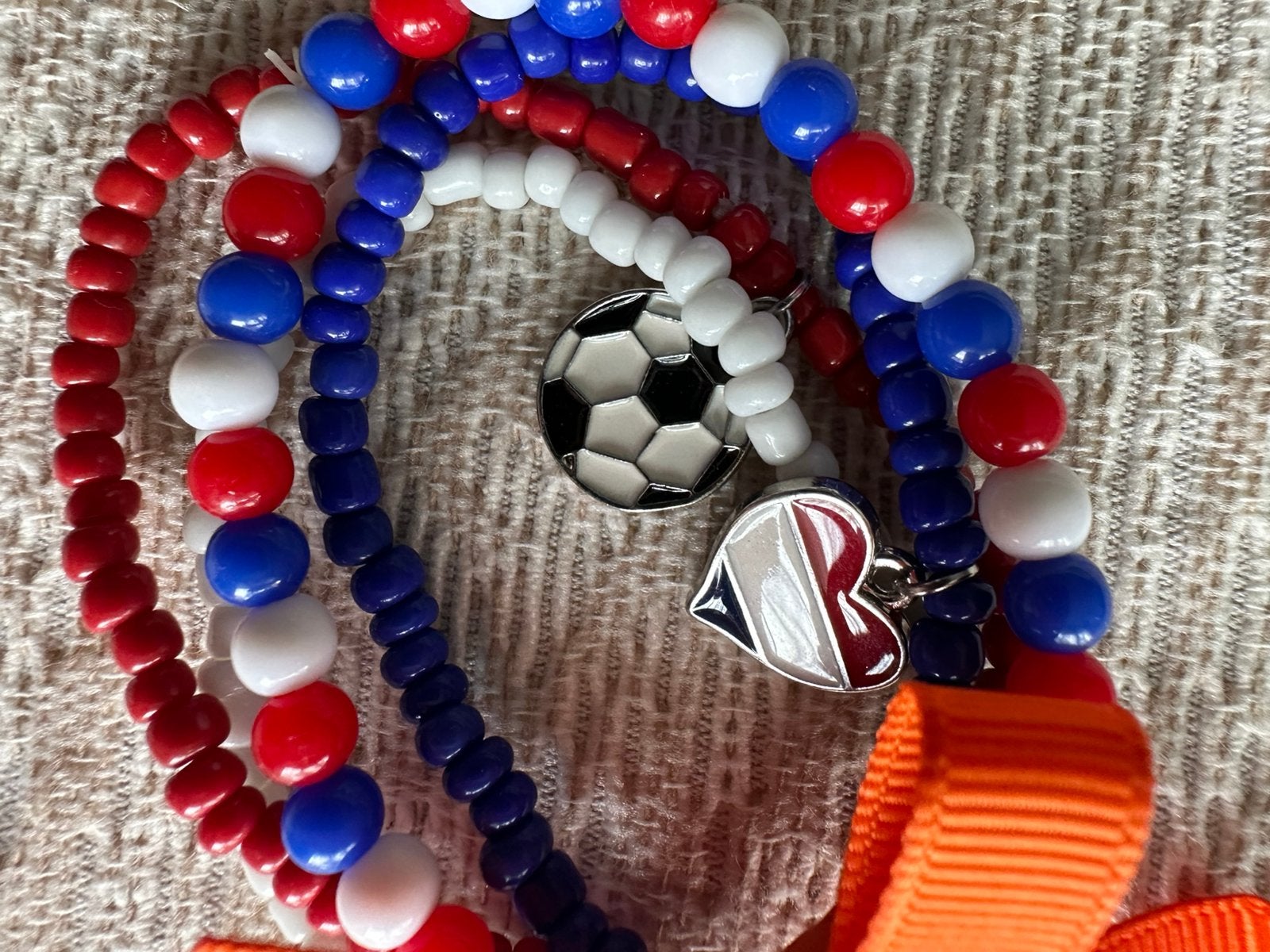 4 Armbandjes (voetbal ⚽️🇳🇱) rood/wit/blauw ,, Overige kleuren, Nieuw, Ophalen of Verzenden, Elastiek