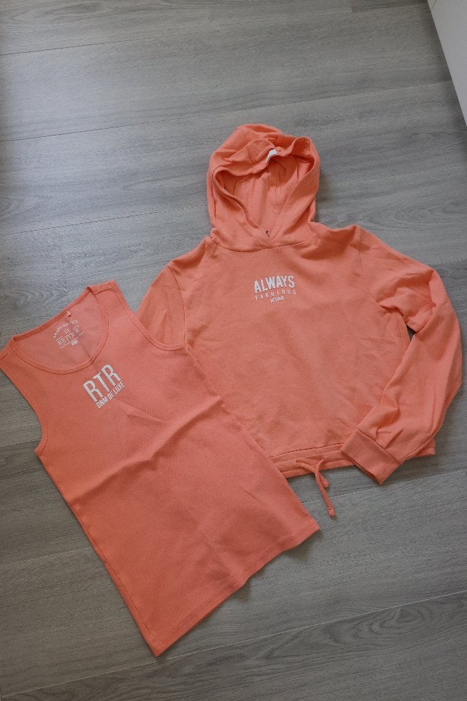 Nieuw! Retour hoodie en shirt zalm hoody, Meisje, Nieuw, Ophalen of Verzenden, Setje