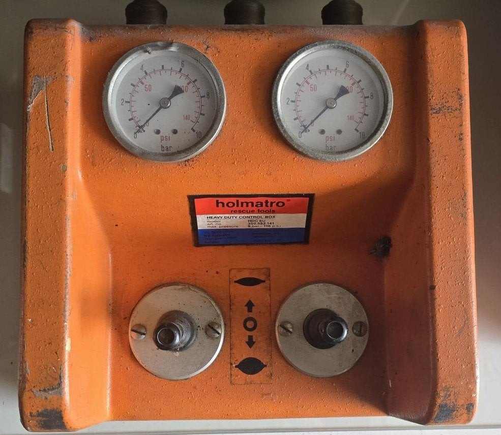 holmatro type hdc 8u rescue tools control box  2 kussens, Ophalen, Gebruikt