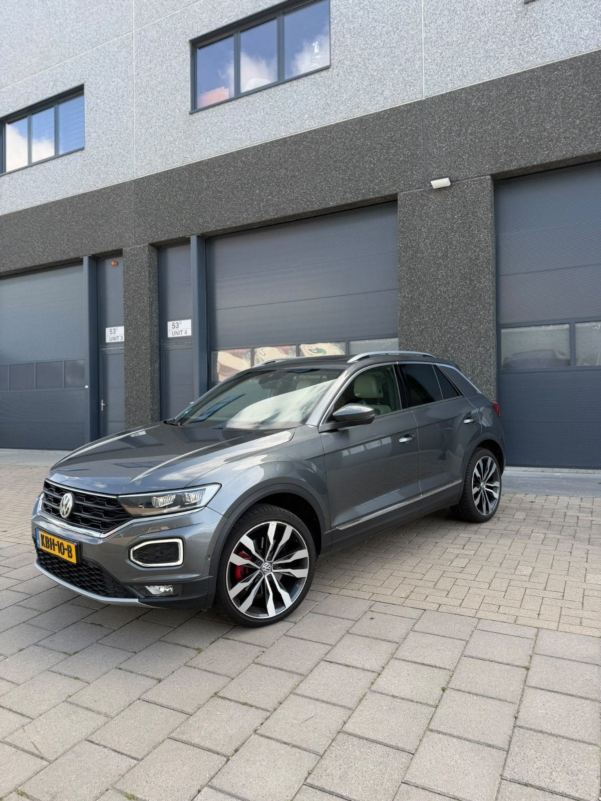 Volkswagen T-Roc 2.0 TSI 190pk 4Motion 7-DSG 2018 Grijs, Automaat, Dealer onderhouden, 15 km/l, Parkeerassistent