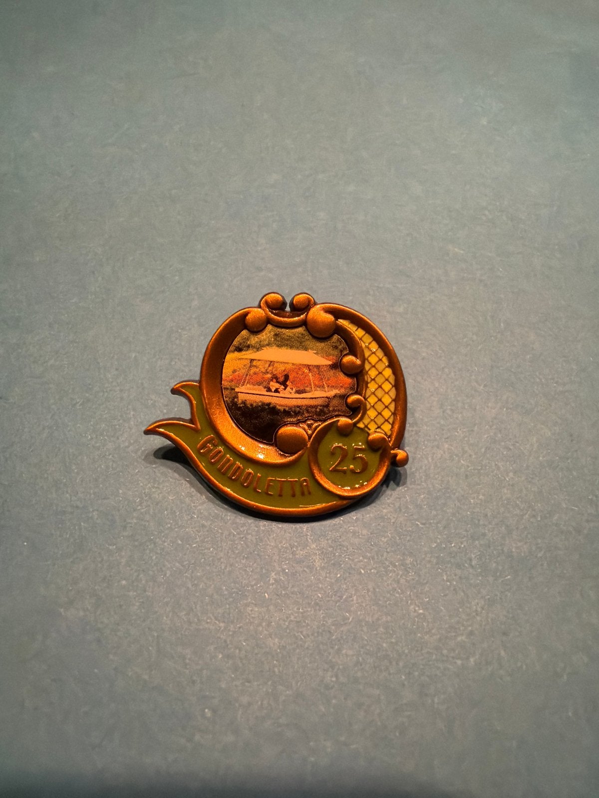 Efteling Pin - Jubileum 2006 - Gondoletta 25 jaar, Ophalen, Zo goed als nieuw, Button of Speldje