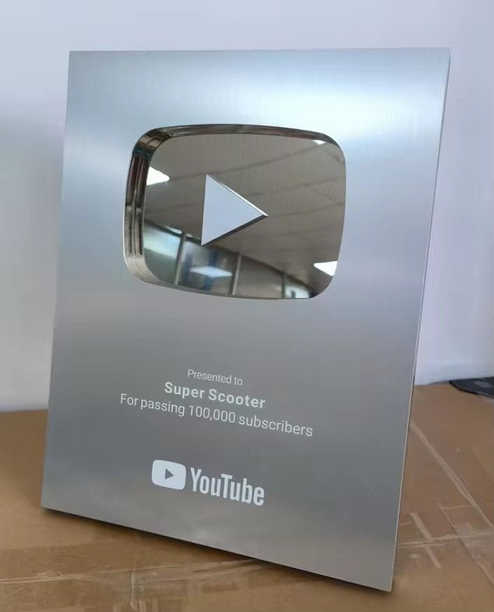 Gepersonaliseerde YouTube Play Button Award met eigen naam, Nieuw, Ophalen of Verzenden, Zilver, Metaal