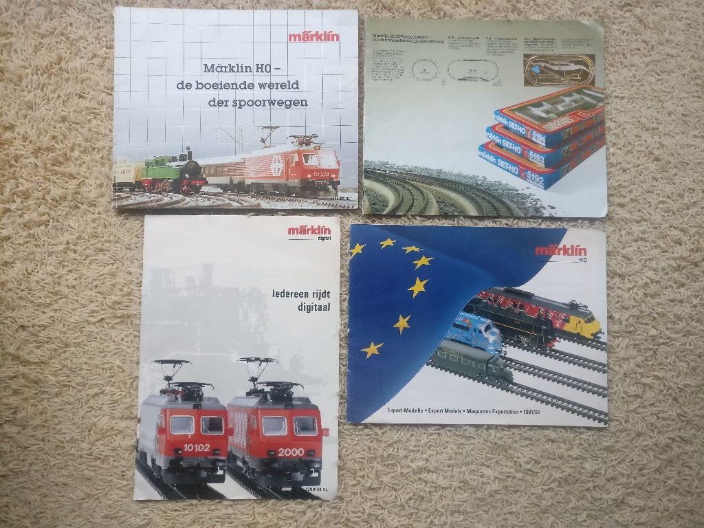 Märklin HO boekjes en catalogus 1984/1985NL, Wisselstroom, Gebruikt, Märklin, Boek, Tijdschrift of Catalogus