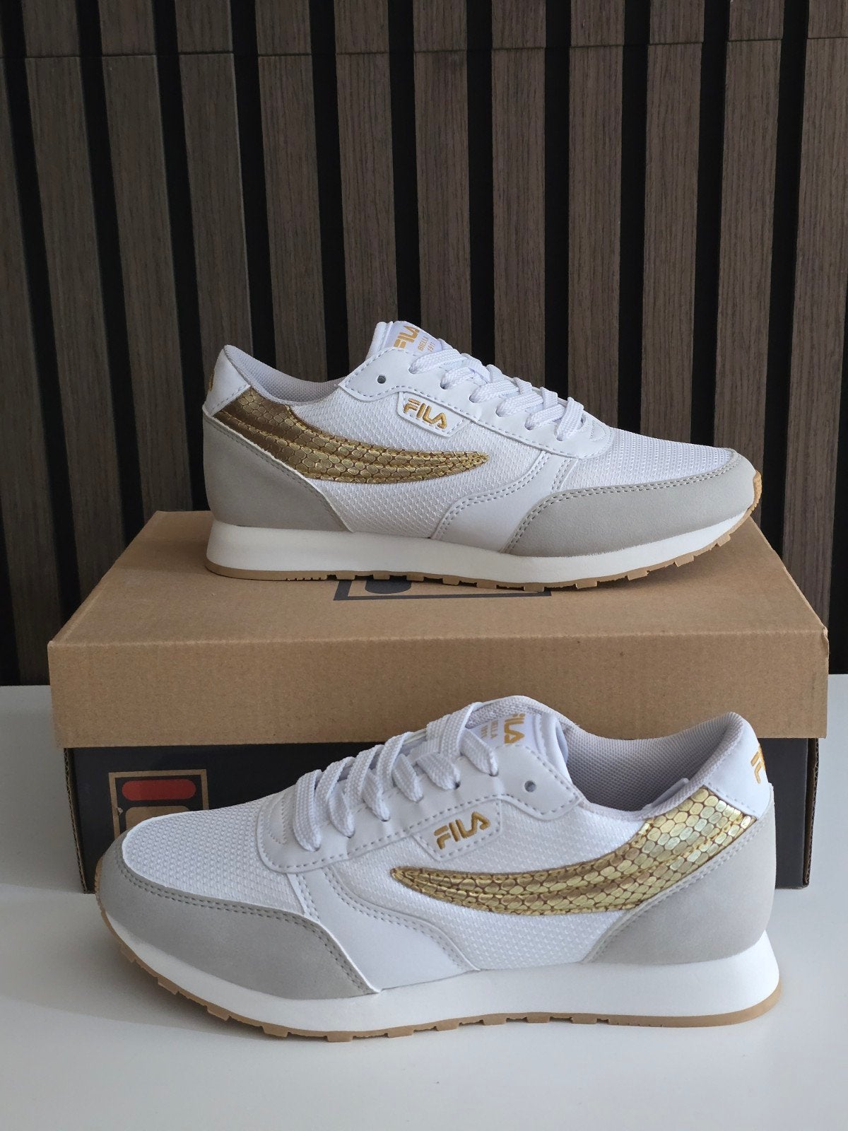 Nieuwe Fila sneakers maat 37 - Wit met goud, Wit, Nieuw, Ophalen of Verzenden, Sneakers of Gympen
