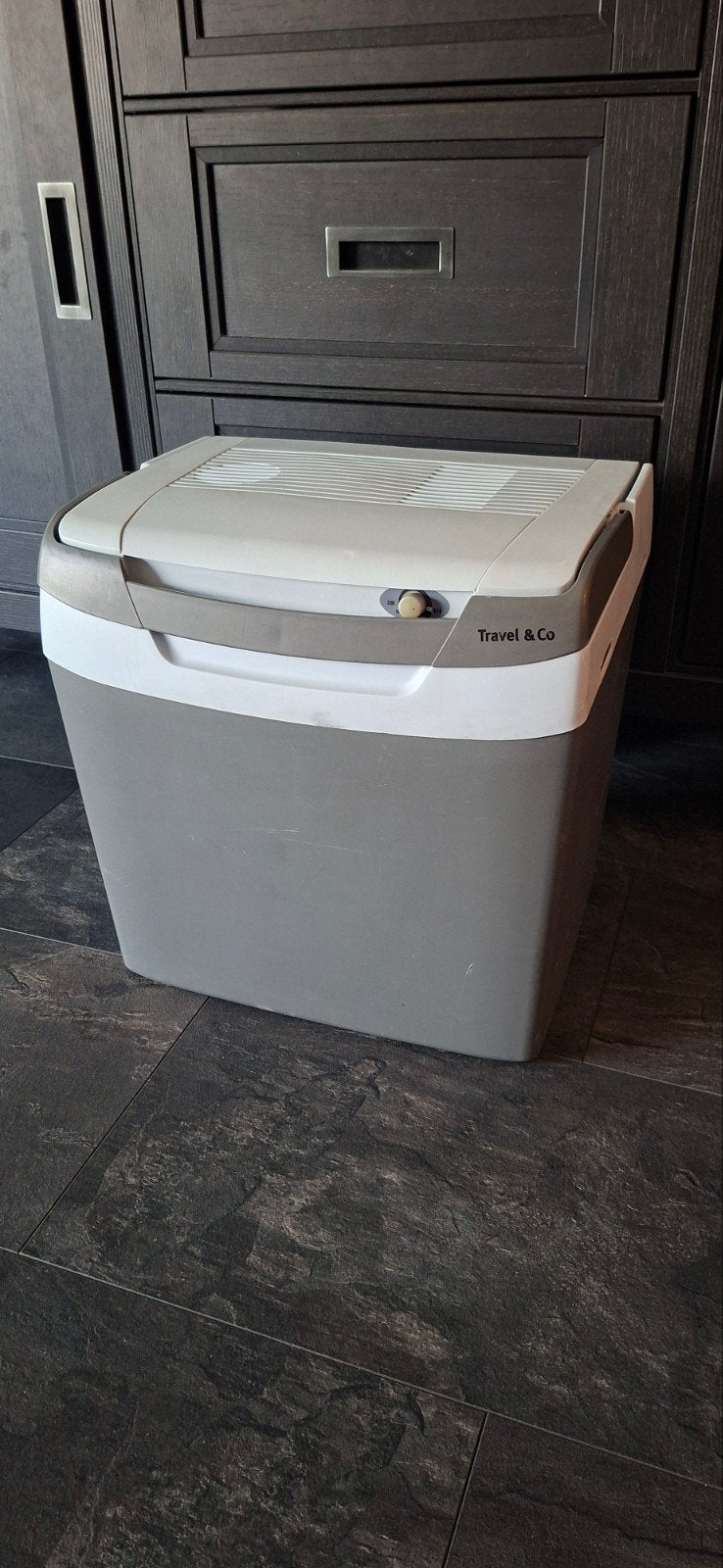 Travel & Go elektrische koelbox 24 liter 12v/220v, Caravans en Kamperen, Ophalen of Verzenden, Gebruikt, Koelbox, Elektrisch